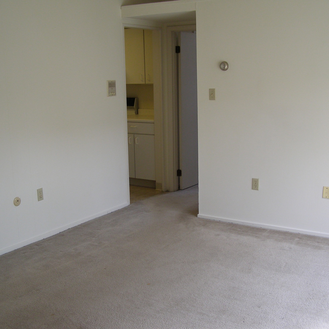 interior of Apt. 32