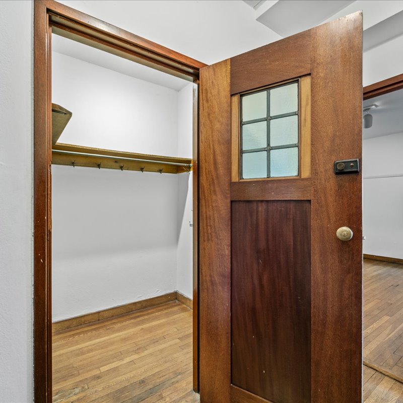 interior of 340 S. Highland Ave, Apt. 1B