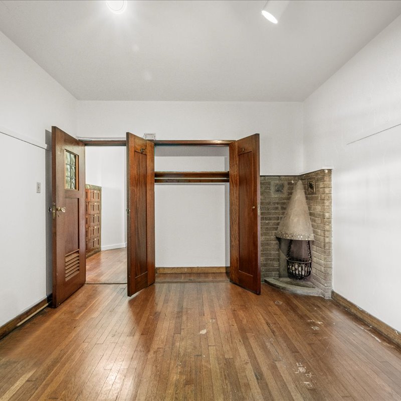 interior of 340 S. Highland Ave, Apt. 1B