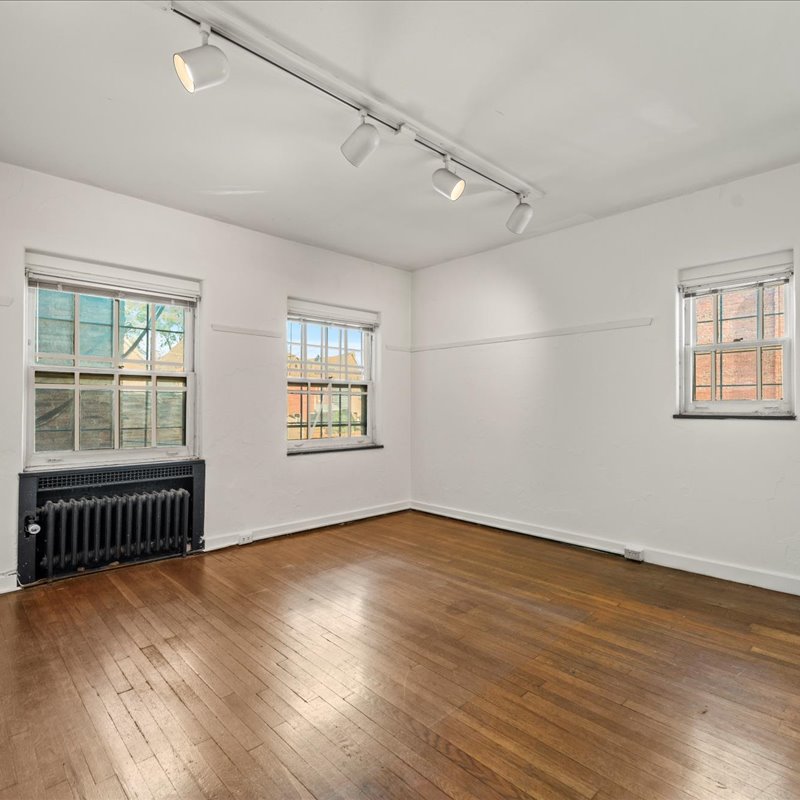 interior of 340 S. Highland Ave, Apt. 1B