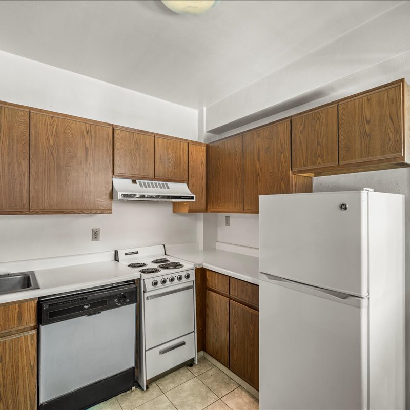 interior of 340 S. Highland Ave, Apt. 1B