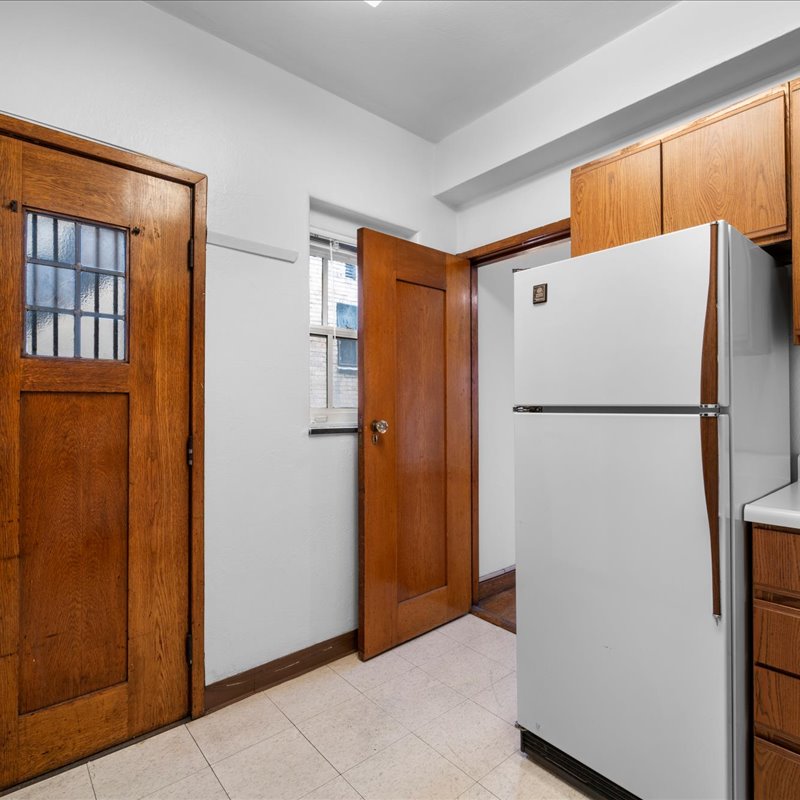 interior of 342 S. Highland Ave, Apt. 11B