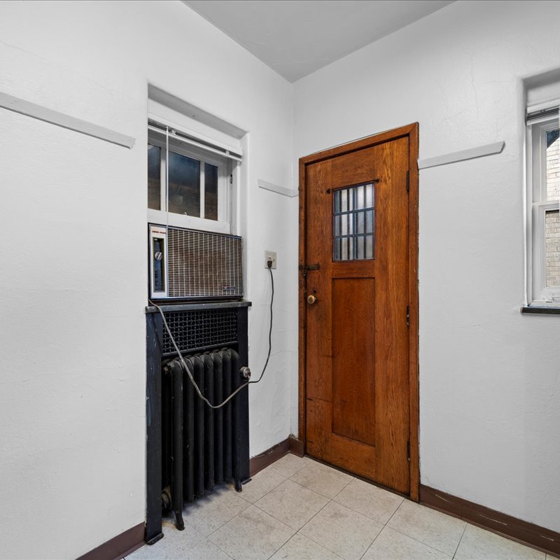 interior of 342 S. Highland Ave, Apt. 11B